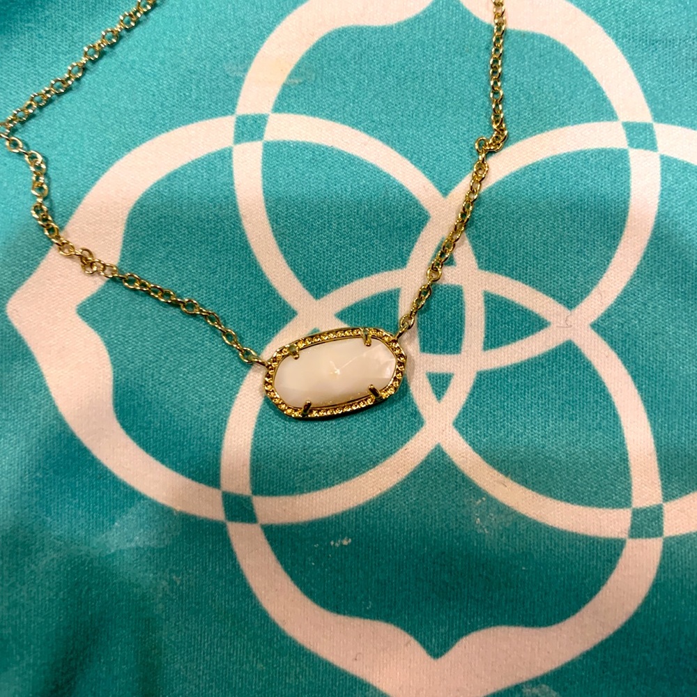 WHITE KENDRA SCOTT!!